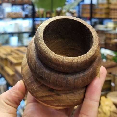 ظرف عسل خوری چوبی خراطی شده طرح خمره ای ارتفاع 12 سانت