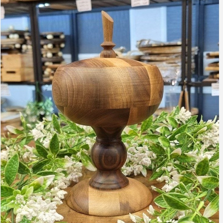 شکلات خوری چوبی پایه دار