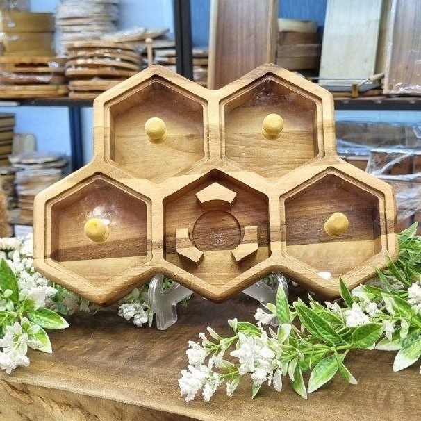 جعبه پذیرایی زنبوری پنج خانه وارمردار