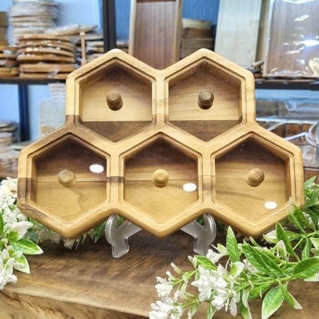 جعبه پذیرایی زنبوری پنج خانه