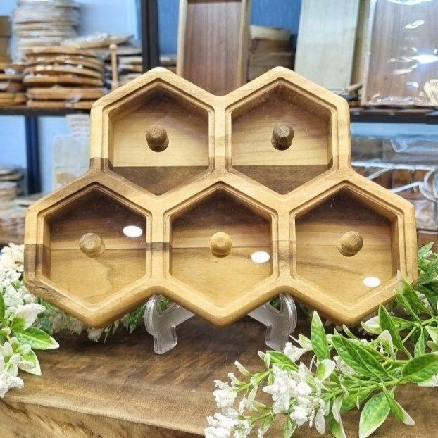 جعبه پذیرایی زنبوری پنج خانه