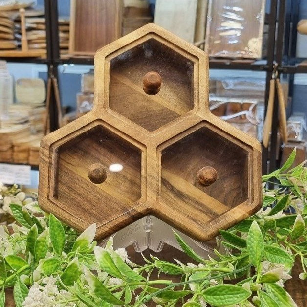 جعبه پذیرایی زنبوری سه خانه