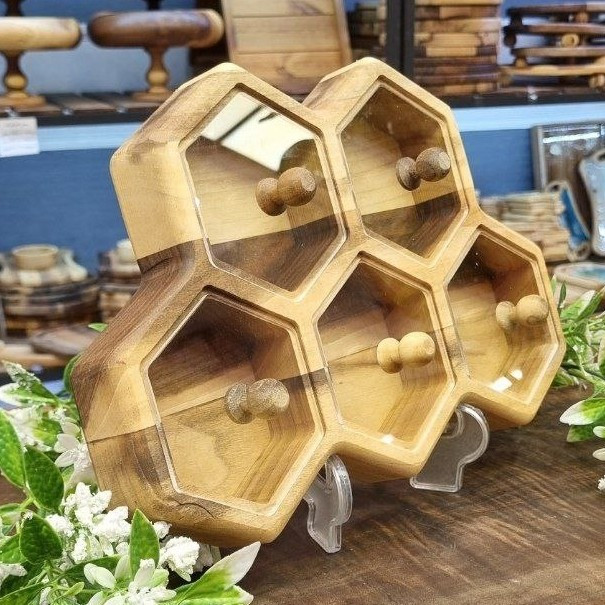 جعبه پذیرایی زنبوری پنج خانه