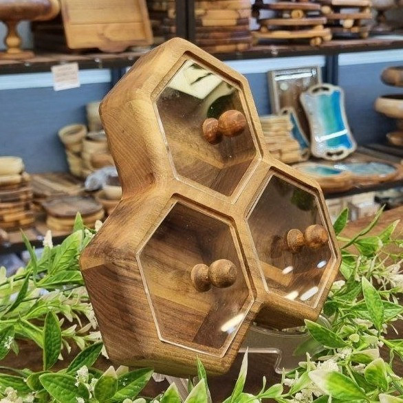 جعبه پذیرایی زنبوری سه خانه
