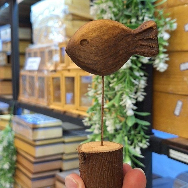ماهی چوبی پایه دار