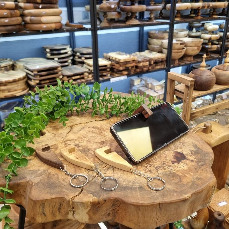 جاسوییجی و استند موبایل